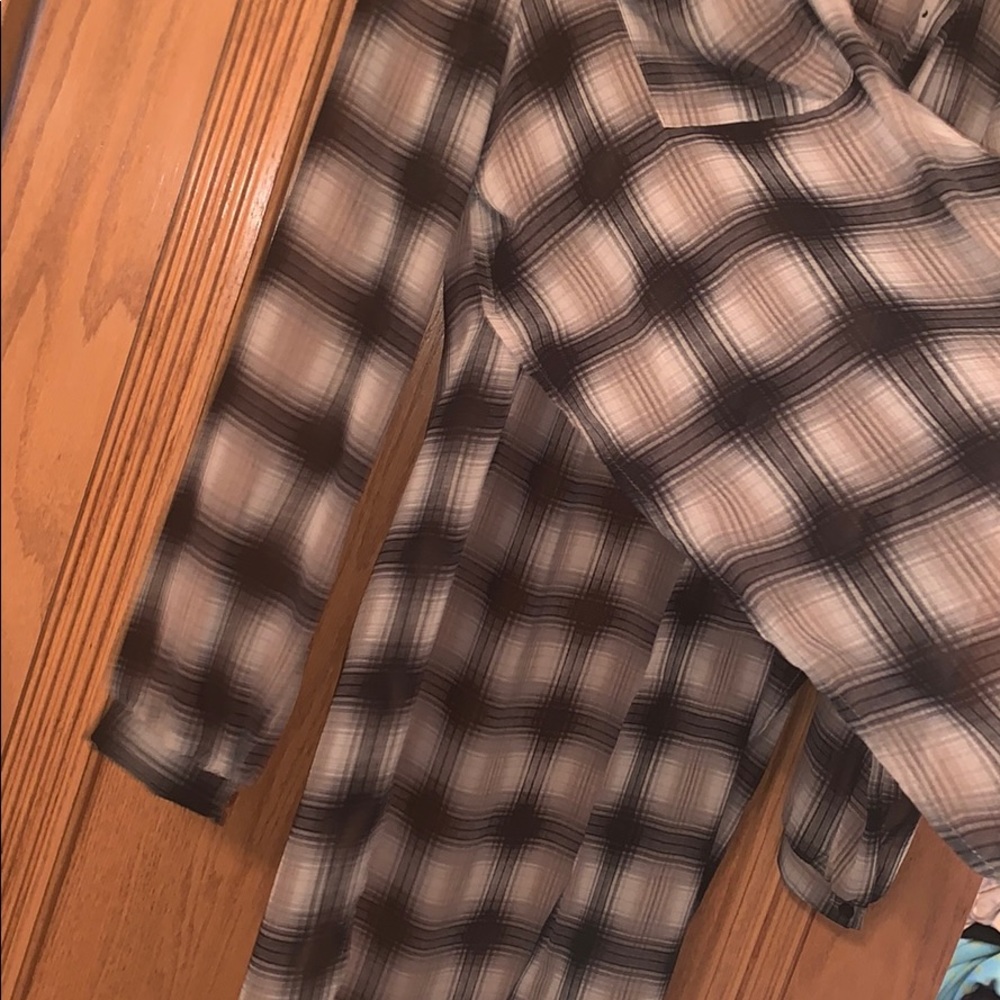Gray plaid polyester long button  down shirt. - Picture 5 of 7